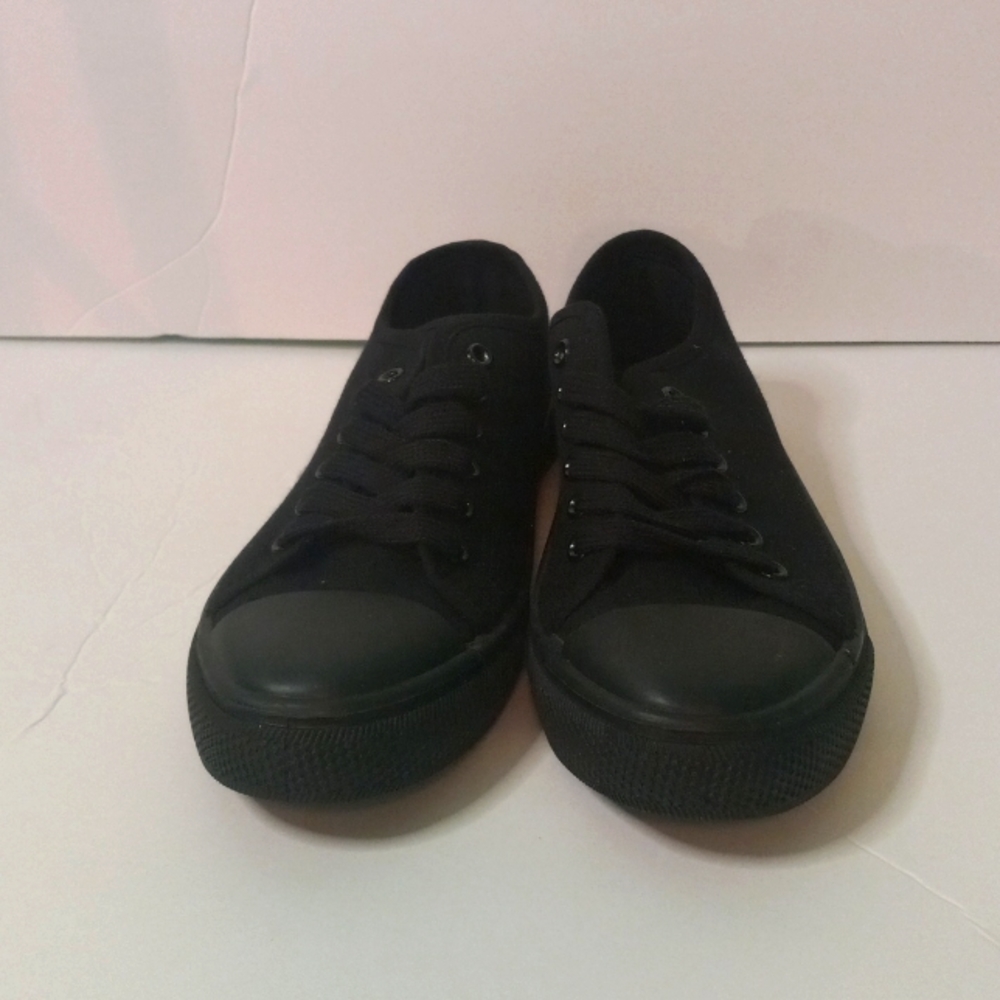 Black Canvas size 8